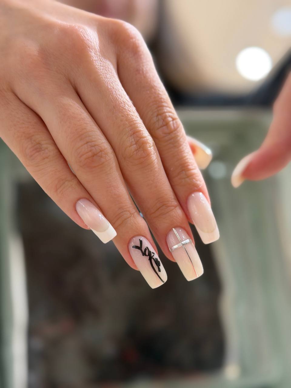 Regular Manicure Designs That Always Look Elegant